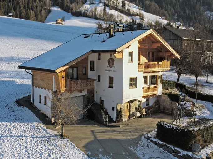 2, Exclusive apartment with garden and whirlpool, Schwaz