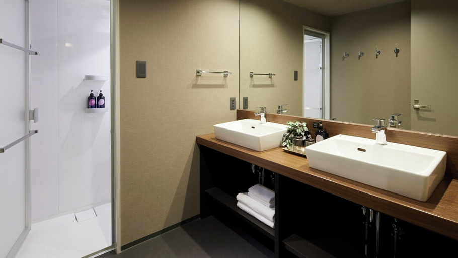 Bathroom 5, Minn Ueno, Taitō