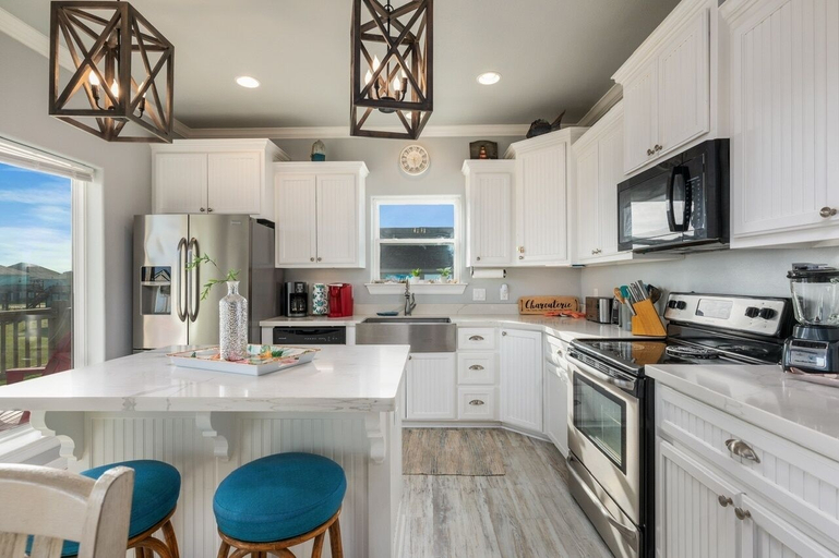 Private kitchen 3, Big Chill 2 Bedroom Home, Galveston