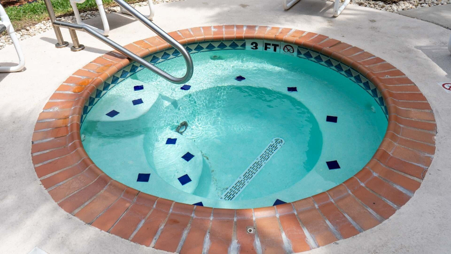 Sport & Beauty 5, Surfside I #304 2 Bedroom Condo by RedAwning, Cameron