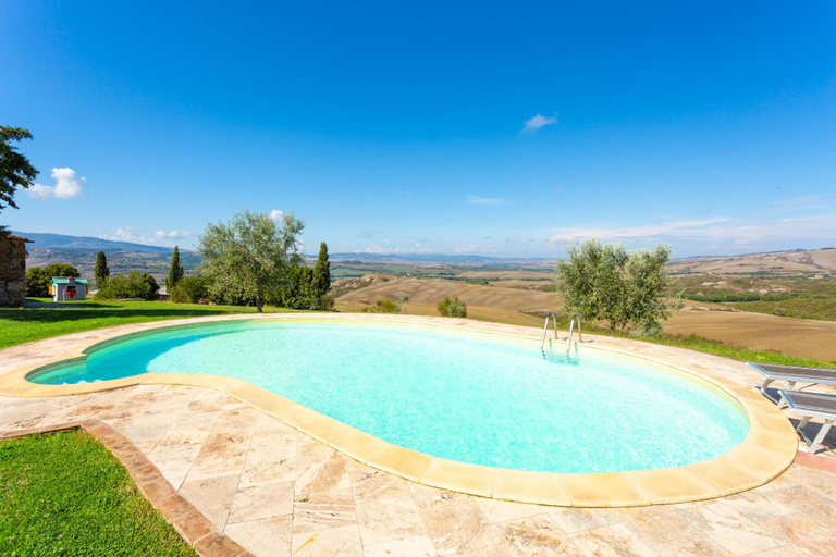 Sport & Beauty 5, Villa Podere Belvedere: Large Private Pool, Sea Views, WiFi                                         , Siena