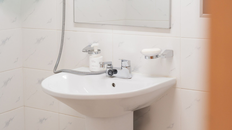 Bathroom 3, Yeosu Greenhouse Pension, Yeosu