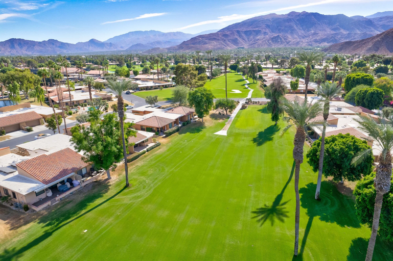 Room 3, Designer Seville Condo w Golf Mountain Views, Riverside