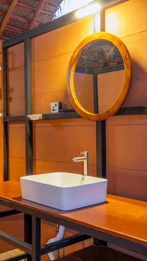 Bathroom 4, Athgira River Camping, Embilipitiya