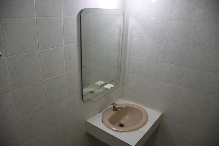 Bathroom 4, Woodlands Inn, Bang Rak