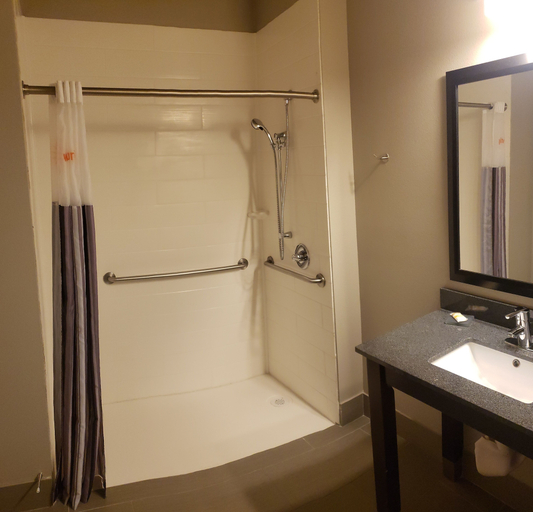 Bathroom 4, La Quinta Inn & Suites by Wyndham Walla Walla, Walla Walla