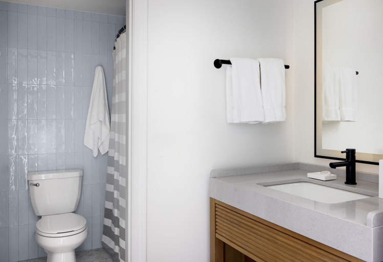 Bathroom 5, Red Jacket Beach Resort, Barnstable