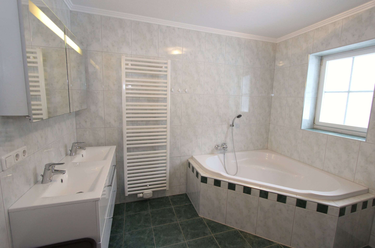 Bathroom 4, Mansion in Goldegg near Ski Lift, Sankt Johann im Pongau