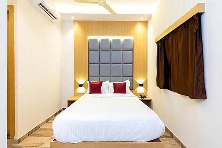 Room 3, Hotel Aarti Residency, Mumbai Suburban