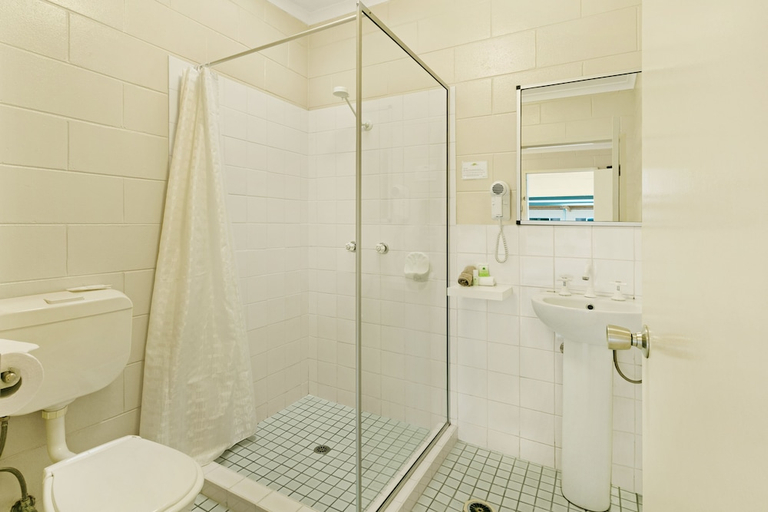 Bathroom 4, Demi View Motel, Douglas