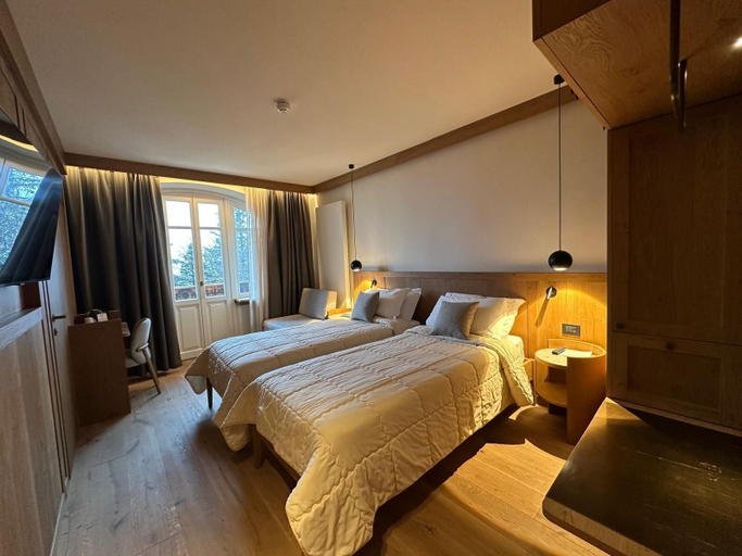 Bedroom 3, Hotel Serena, Belluno