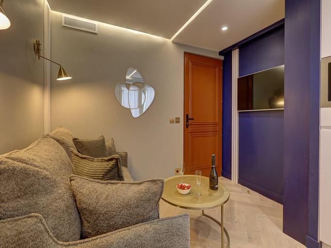 Others 4, Superb AC Apartment  Champs de Mars Eiffel Tower, Paris