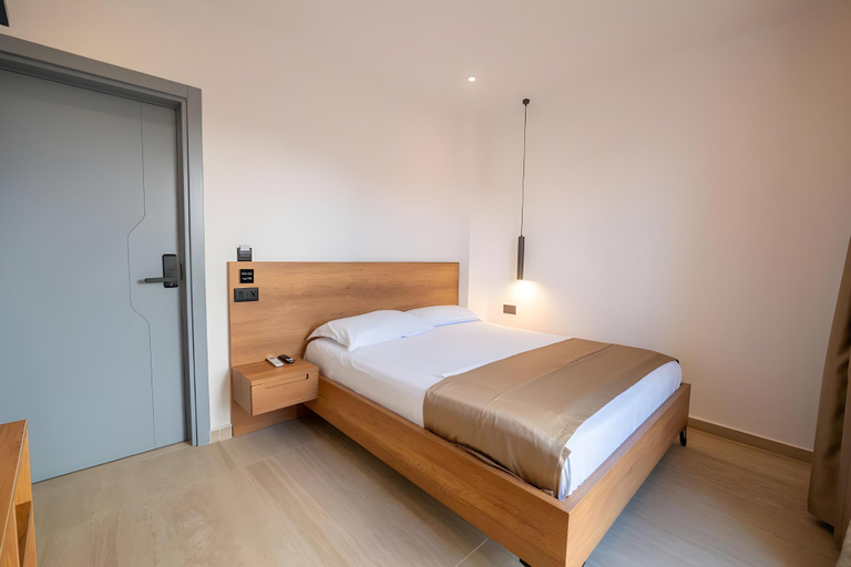 4, Hotel ENAD, Sarandës