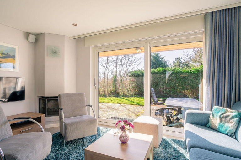 Living room 2, Charming Detached Bungalow for 4 People, Texel