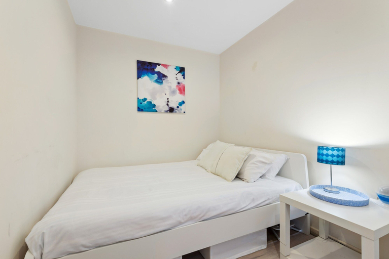 Room 2, Modern City Convenience With Great Amenities, Melbourne