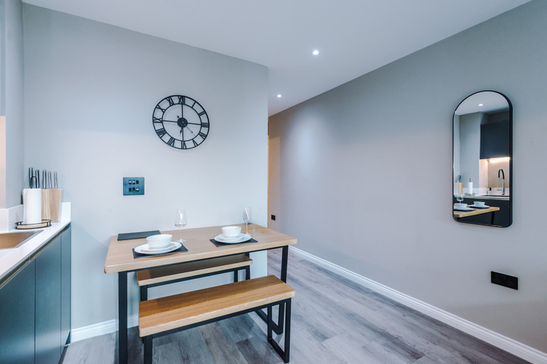 Room 2, Stylish City Centre Apartment, Leeds