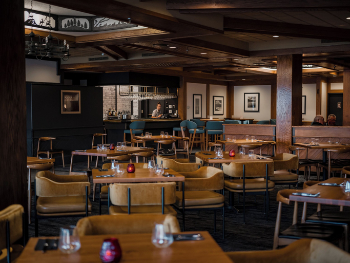 Food & Drinks 5, Chateau Jasper, Division No. 15