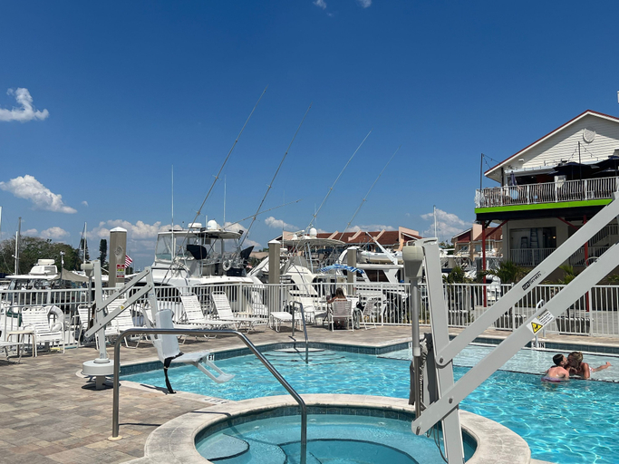 Room 3, Beachy Keen-steps to the Beach, Pinellas