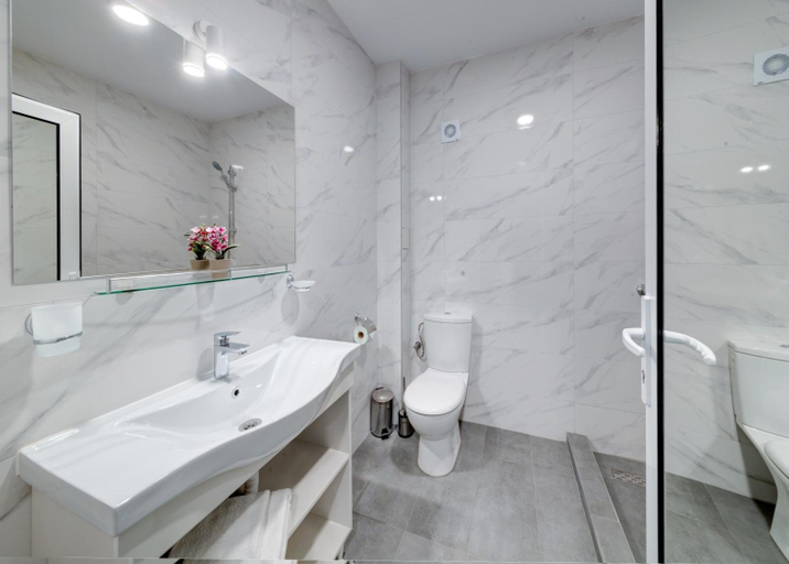 Bathroom 4, Martinez Hotel All Inclusive, Sozopol