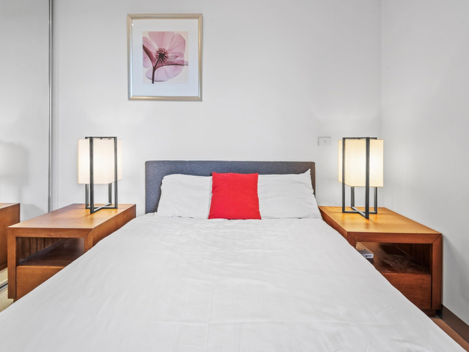 4, Central 1-Bed Apartment with Secure Parking, Melbourne