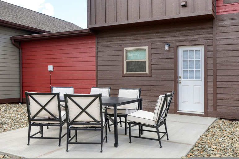 Room 2, Modern Condo Near BH Attractions-garage Parking, Pennington