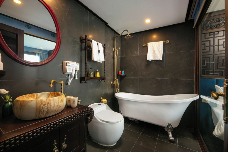 Bathroom 3, Nostalgia Halong Cruise, Hạ Long