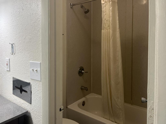Bathroom 3, Motel6 Charlotte, NC – Airport South, Mecklenburg