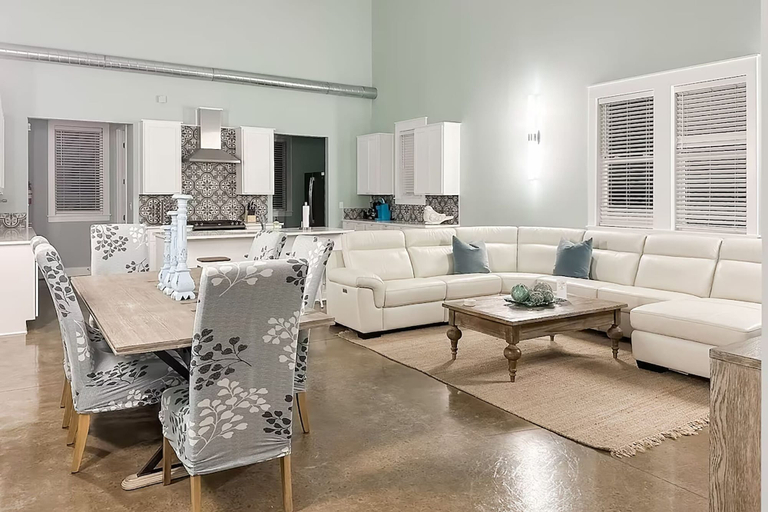 Living area 2, Down da Road, Walton