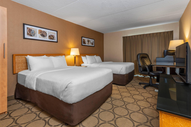 Bedroom 3, Comfort Inn West, Division No. 11