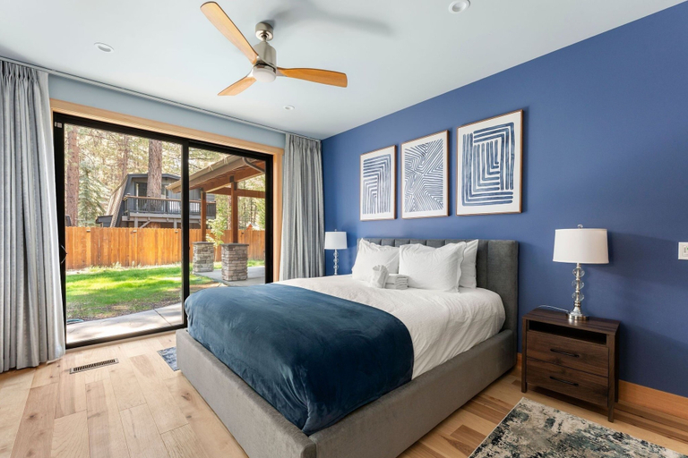 Room 2, 34 - The Maple Crest 5 Bedroom Home, San Bernardino