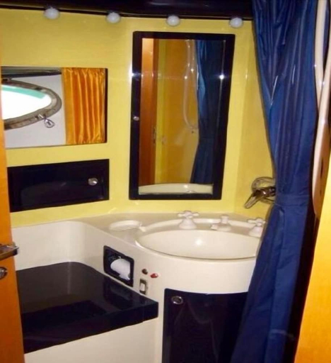 Bathroom 2, Laislabonita, Manggarai Barat