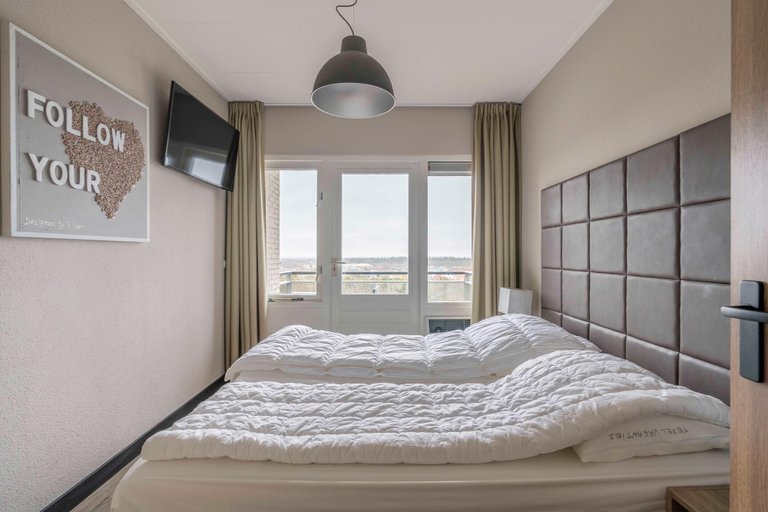 Room 4, 4-person apartment with island view, Texel