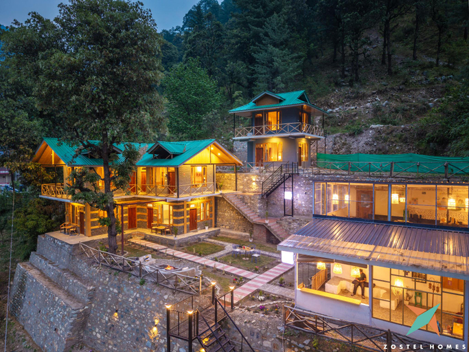 Exterior & Views