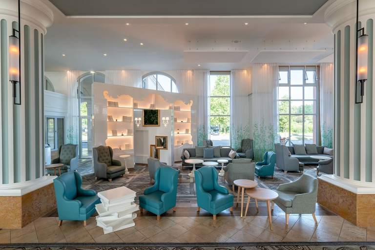 Public Area, Dream Castle Hotel, Seine-et-Marne