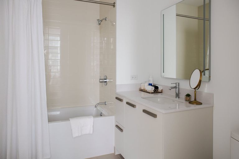 Room 5, Luxury Downtown 4BR Exclusive Design PH, Cook