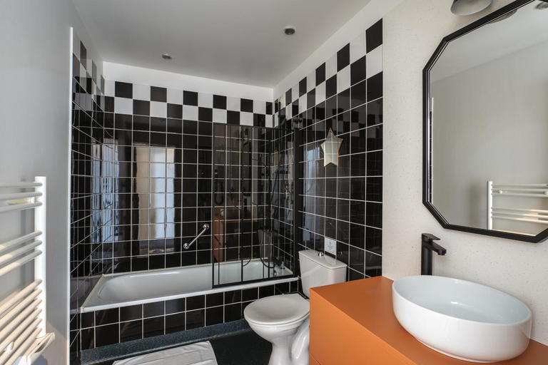 Bathroom 5, Hôtel Morgat Le Grand Hôtel De La Mer, Finistère