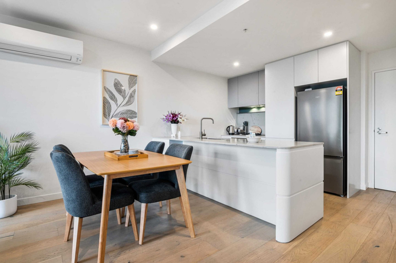 Dining 2, Heidelberg 2-bed Retreat Near Austin Hospital, Melbourne
