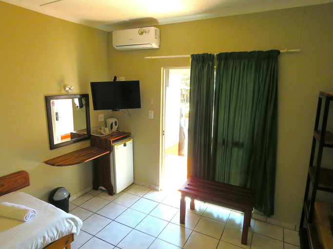 Bedroom 2, Ngandu Hotel - Rundu, Rundu Urban