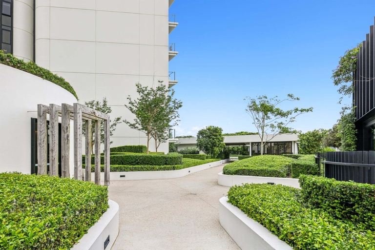Reception 2, Glorious Ocean Views, 2-bed, Pool & Amenities, Gold Coast