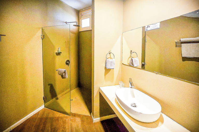 Bathroom 5, Balafon Beach Resort, Kombo Saint Mary