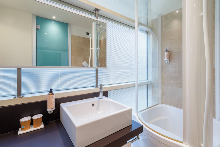 Bathroom 5, Mercure Siracusa Prometeo, Syracuse