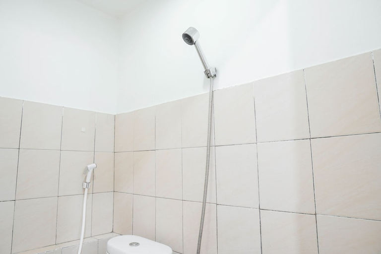 Bathroom 3, Nice And Cozy Living 2Br At Green Pramuka City Apartment, Jakarta Pusat