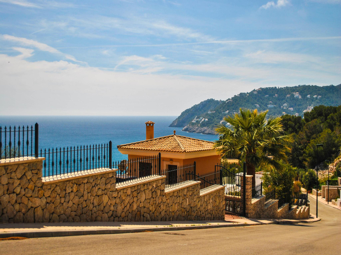 1, Villa in Canyamel with Bay Views and Pool, Baleares