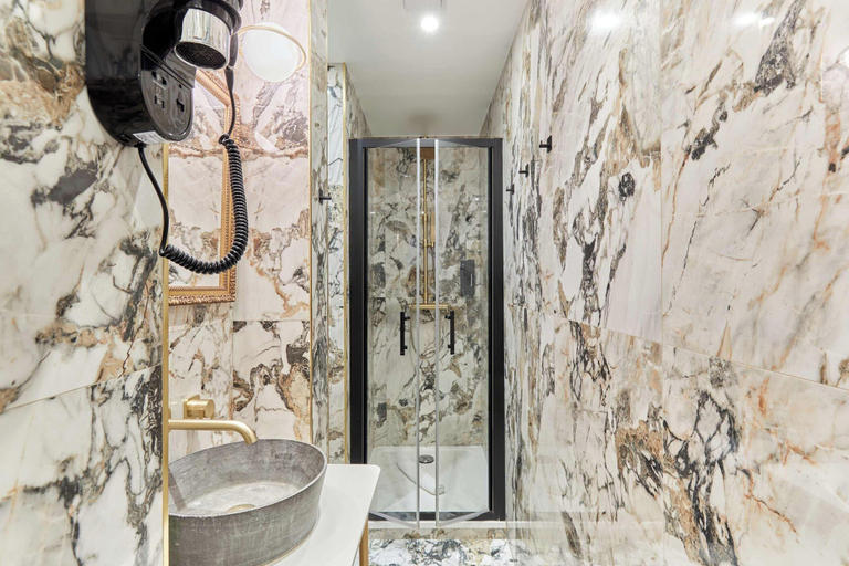 Bathroom 5, Superb AC- 1bdr Ave Montaigne - Arc de Triomphe by Studio Prestige, Paris