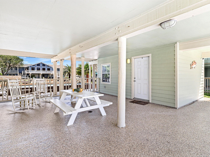 Outdoor dining, Bon Bini 4 Bedroom Home, Aransas