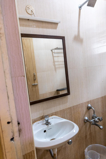 Bathroom, SKYRY HOTELS ADYAR, Chennai