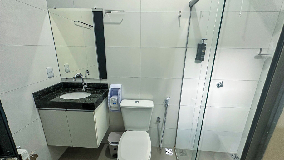 Bathroom 5, Flat & Hotel Executive, Confresa