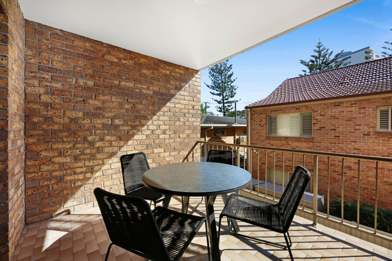 Balcony 5, Coastal 2-bed With Balcony, 200m From Beach, Gold Coast