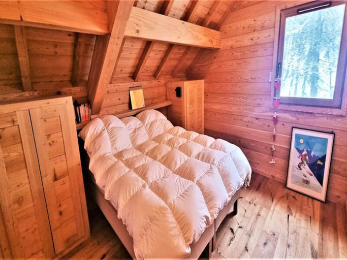 Bedroom 2, Chalet in Puy-Saint-Vincent with Ecrins Views, Hautes-Alpes