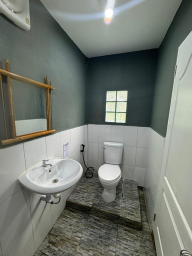 Bathroom 4, kiwi villas 1, Vangvieng